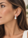 Perfil elegante con perla y diamantes